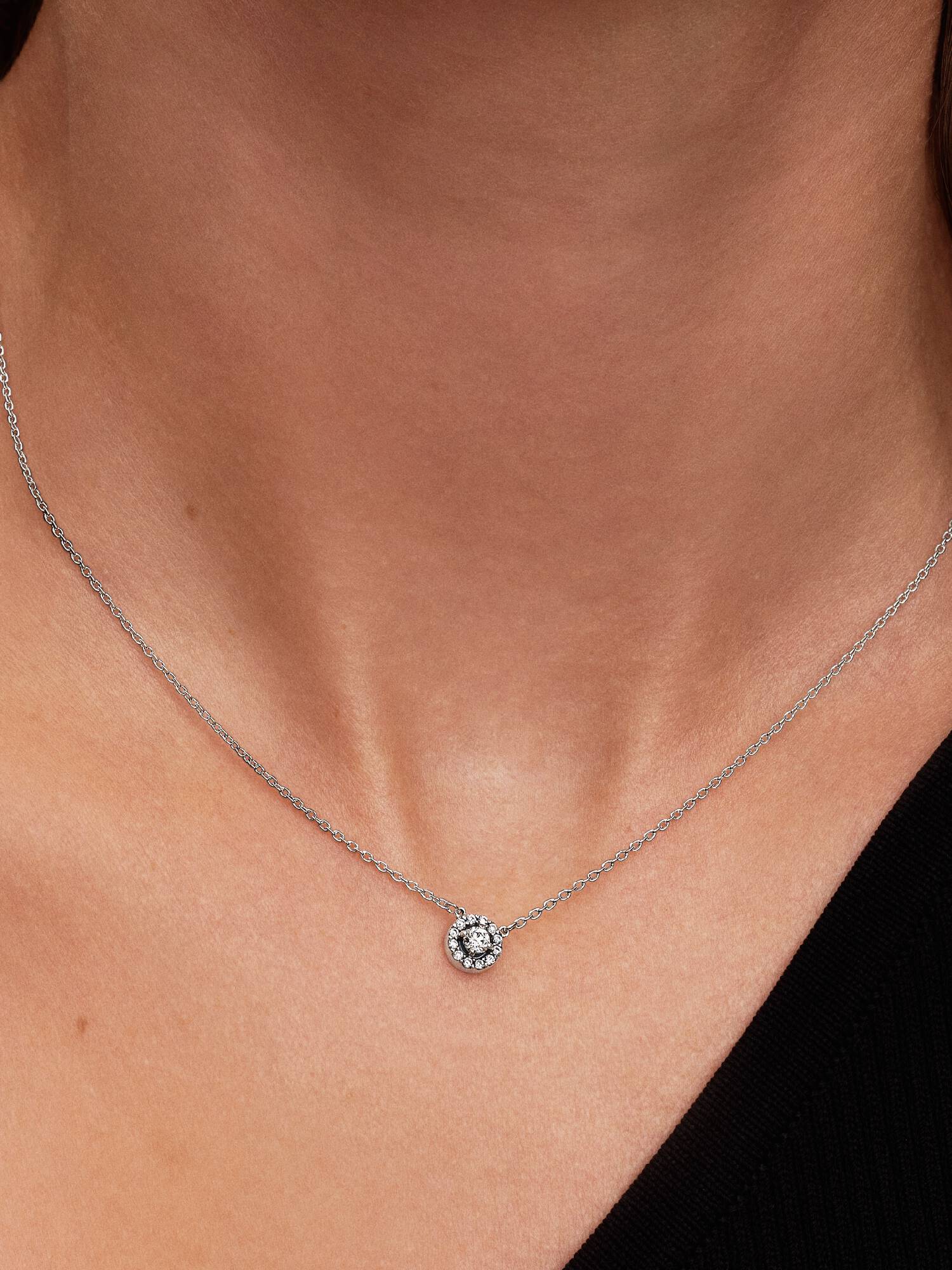 Halsketting met hanger met ronde halo en pavé
