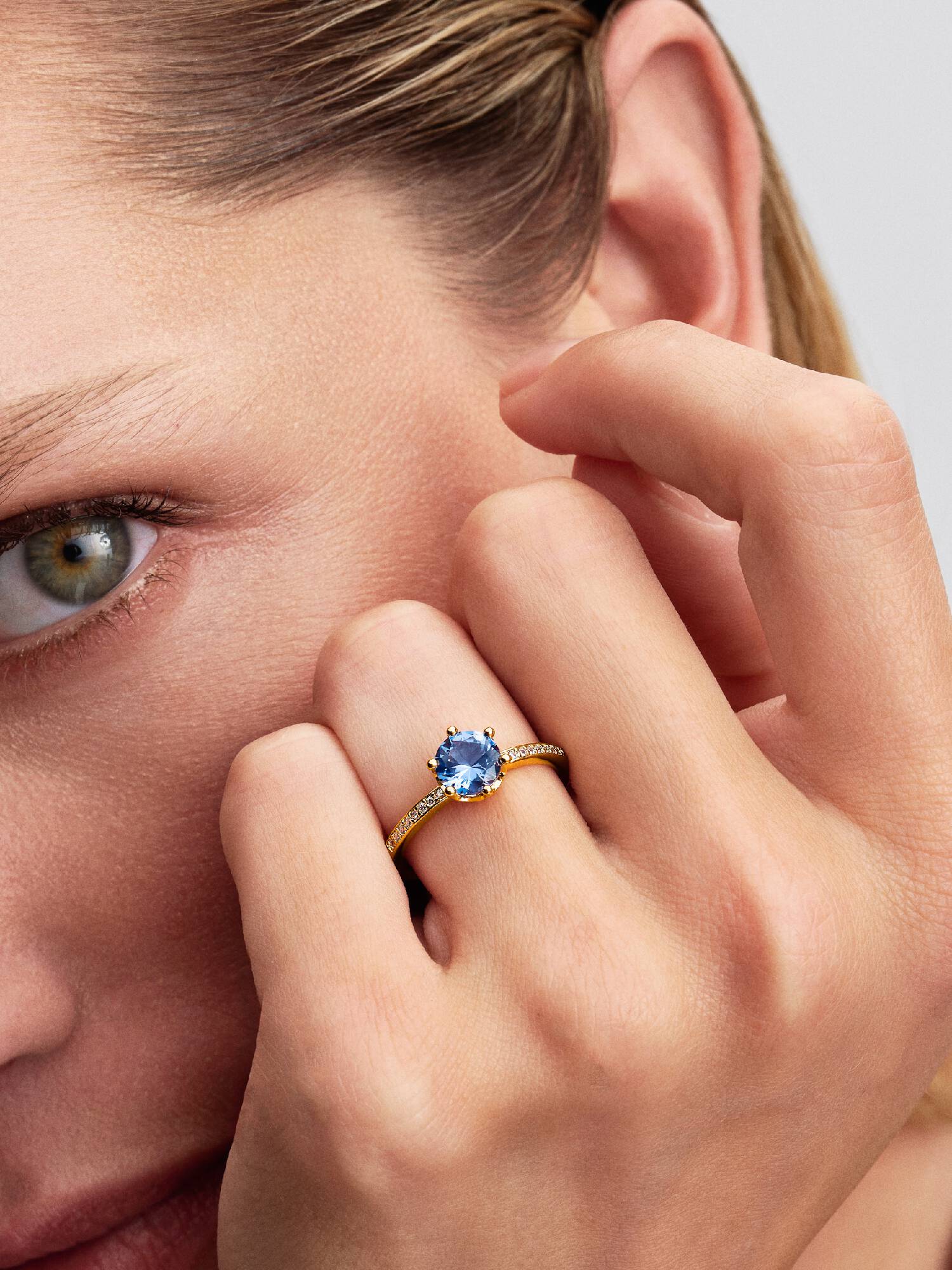 Blauwe Sprankelende Kroon Solitaire Ring