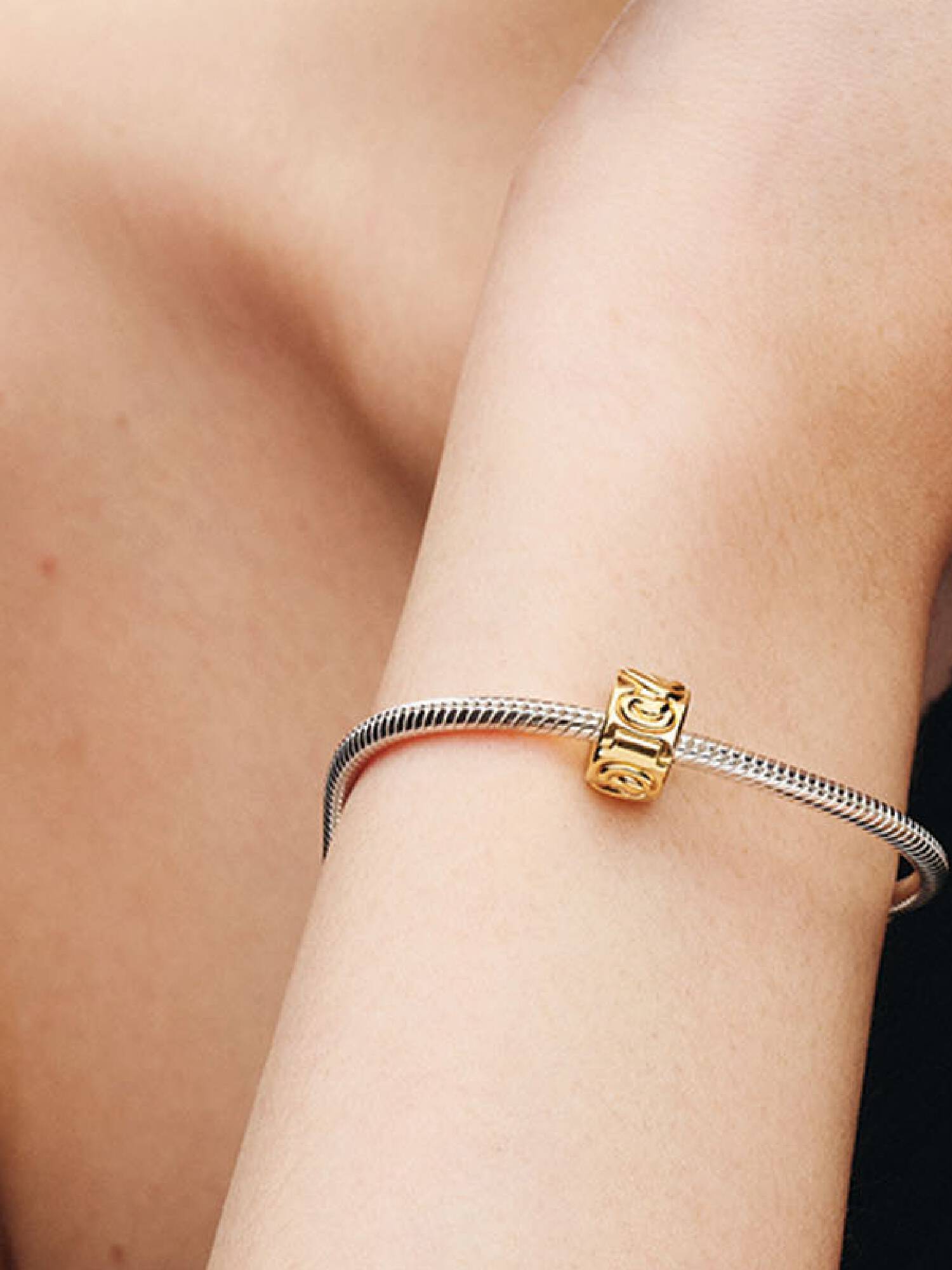 Knotted Hearts Clip Bedel