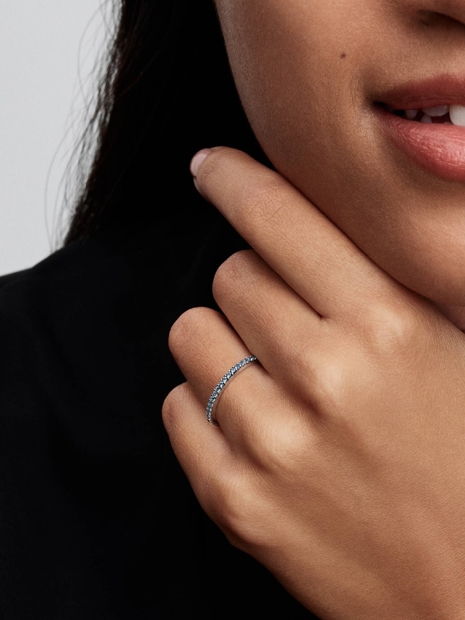 Sprankelende Aquamarijn Halve Eternity Bandring