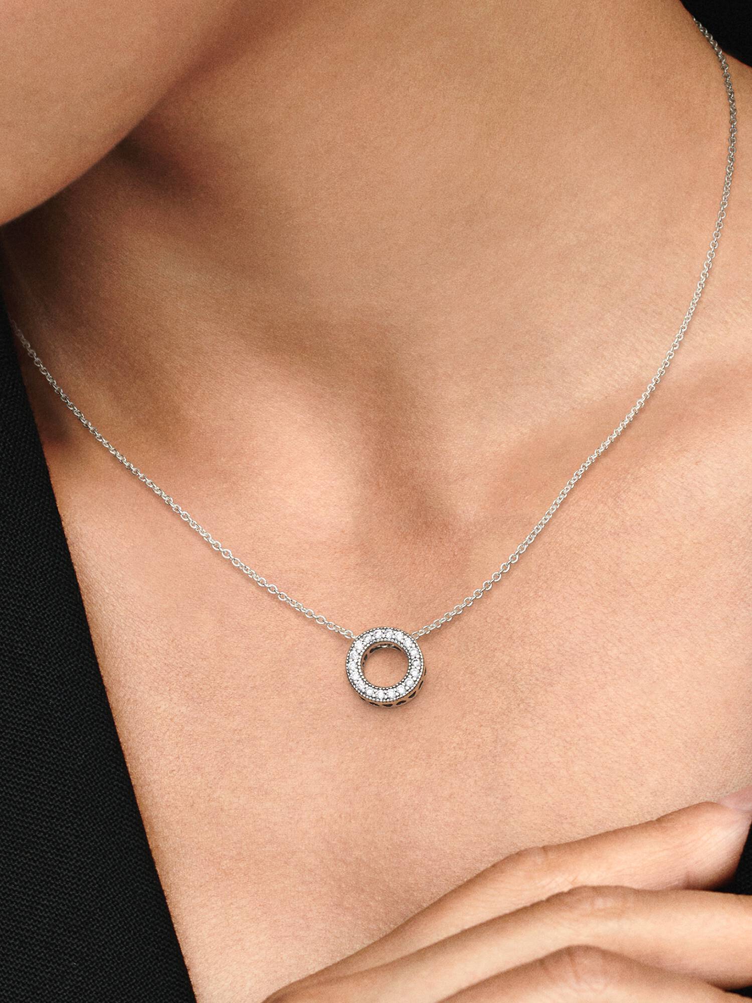 Pandora Logo Pavé Cirkel Halsketting