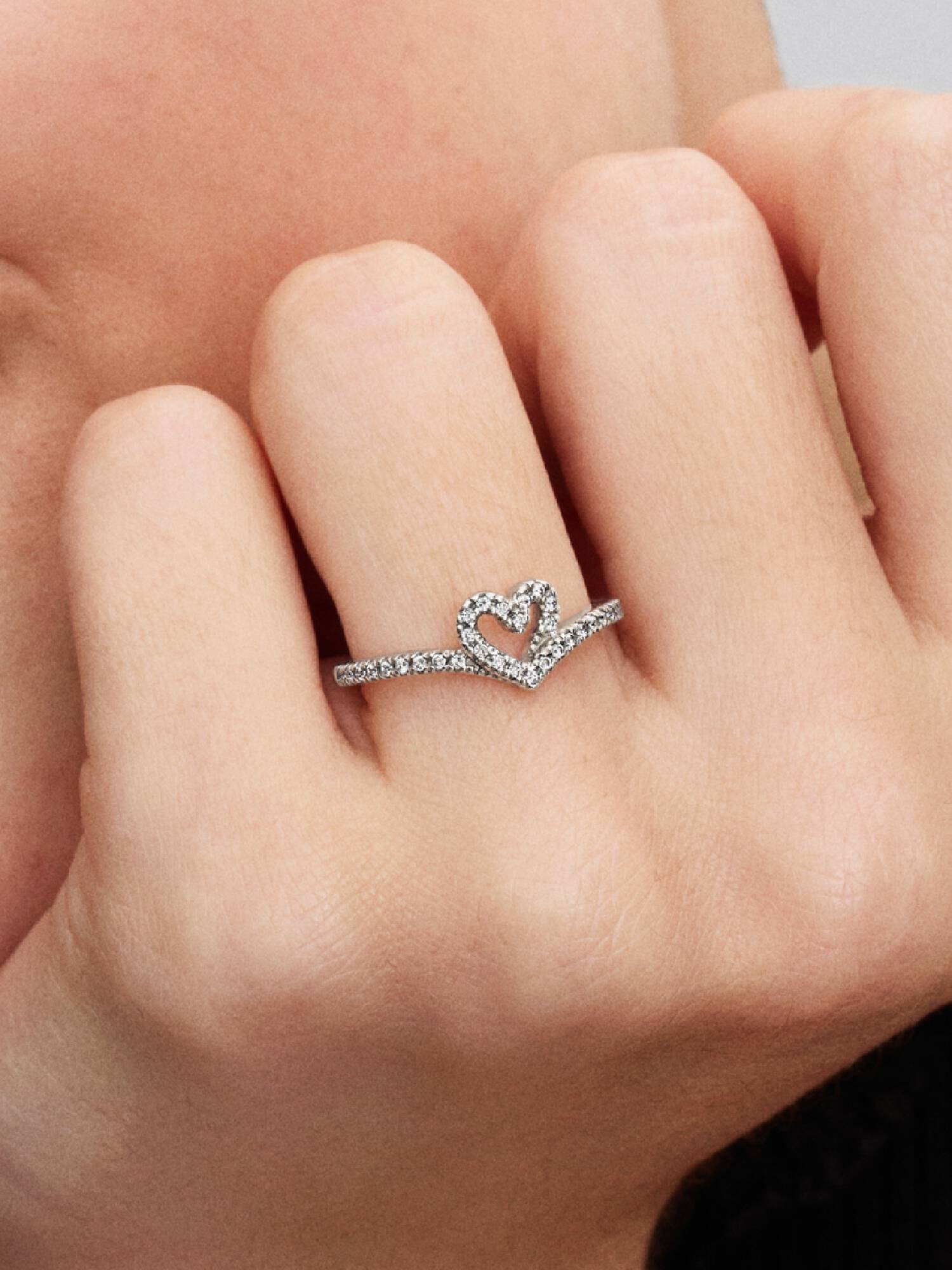 Sparkling Wishbone Hart Ring