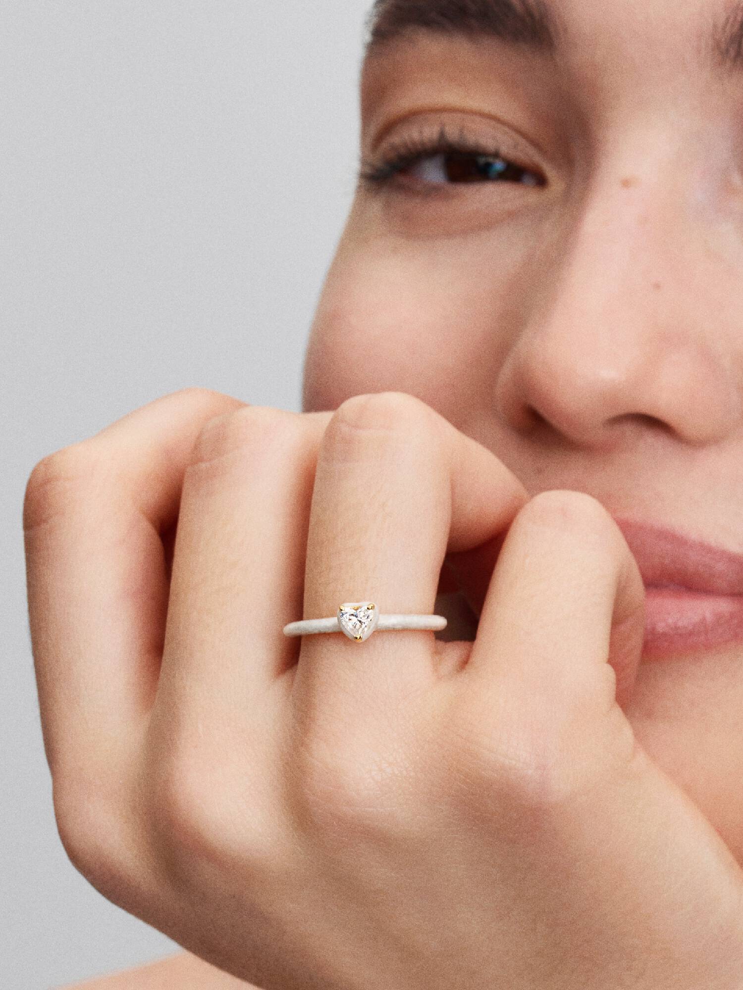 Ring hart chakra wit