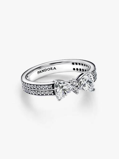 Sprankelende ring met strik en dubbele band