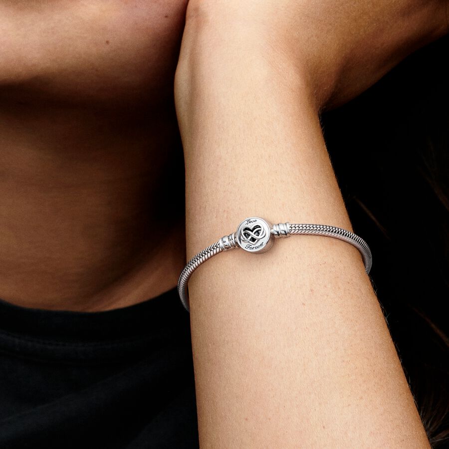 Visser in beroep gaan Herdenkings Pandora Moments Heart Infinity Clasp Snake Chain Bracelet | Pandora NL