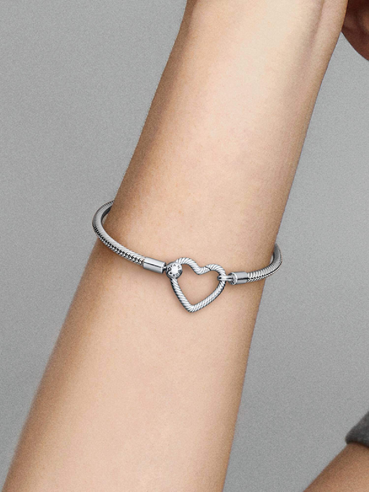 Pandora Moments snake chain-armband met hartsluiting