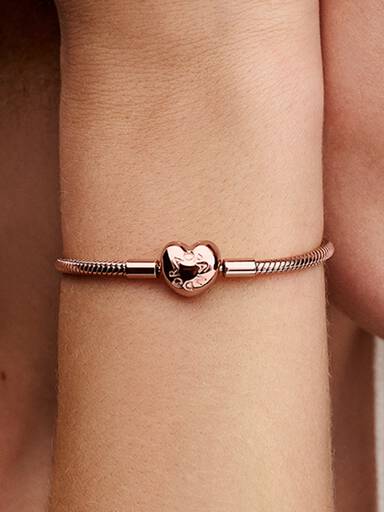 Pandora Moments slangenarmband met hartsluiting