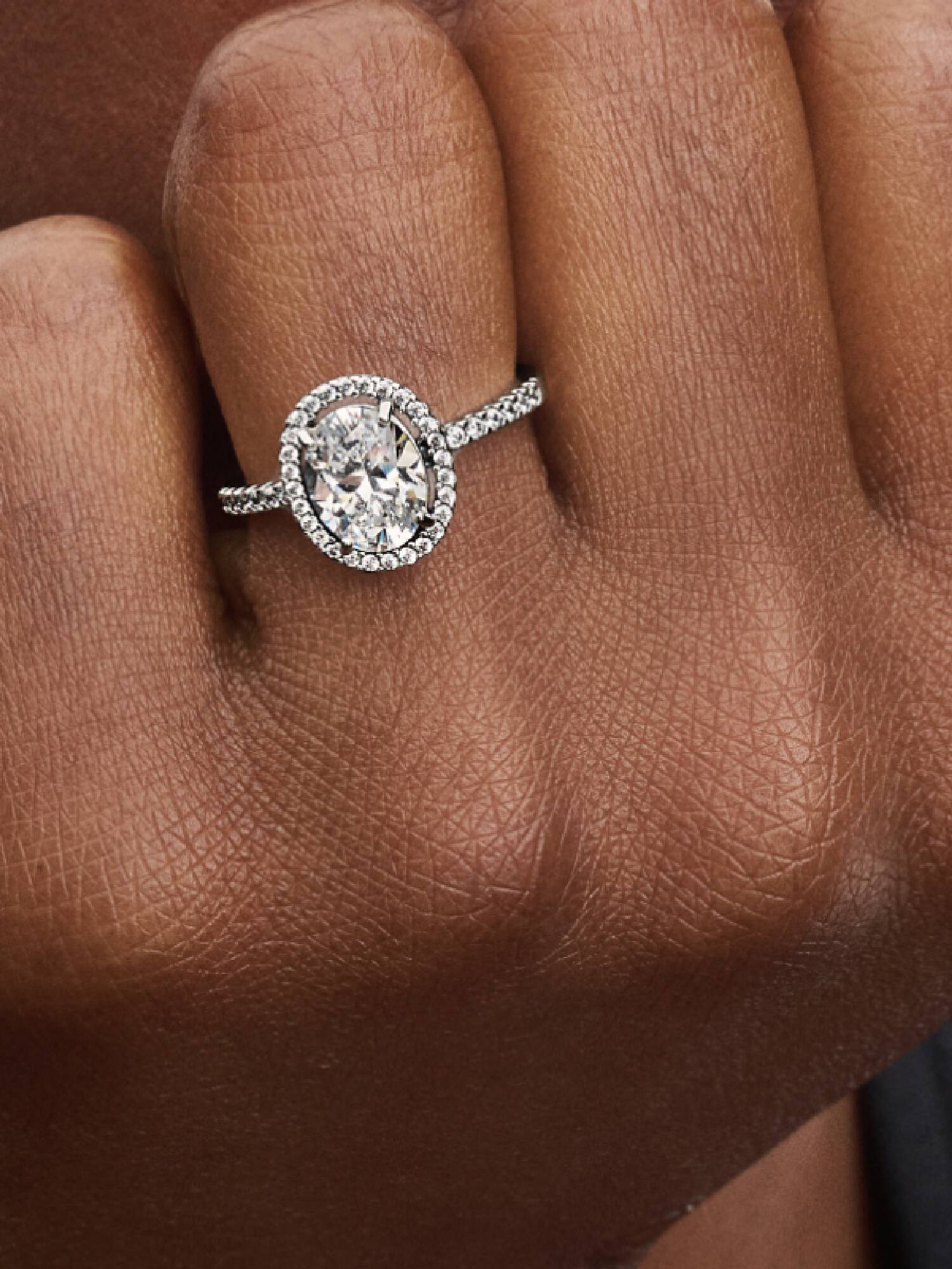 Ovale Sprankelende Halo Statement Ring
