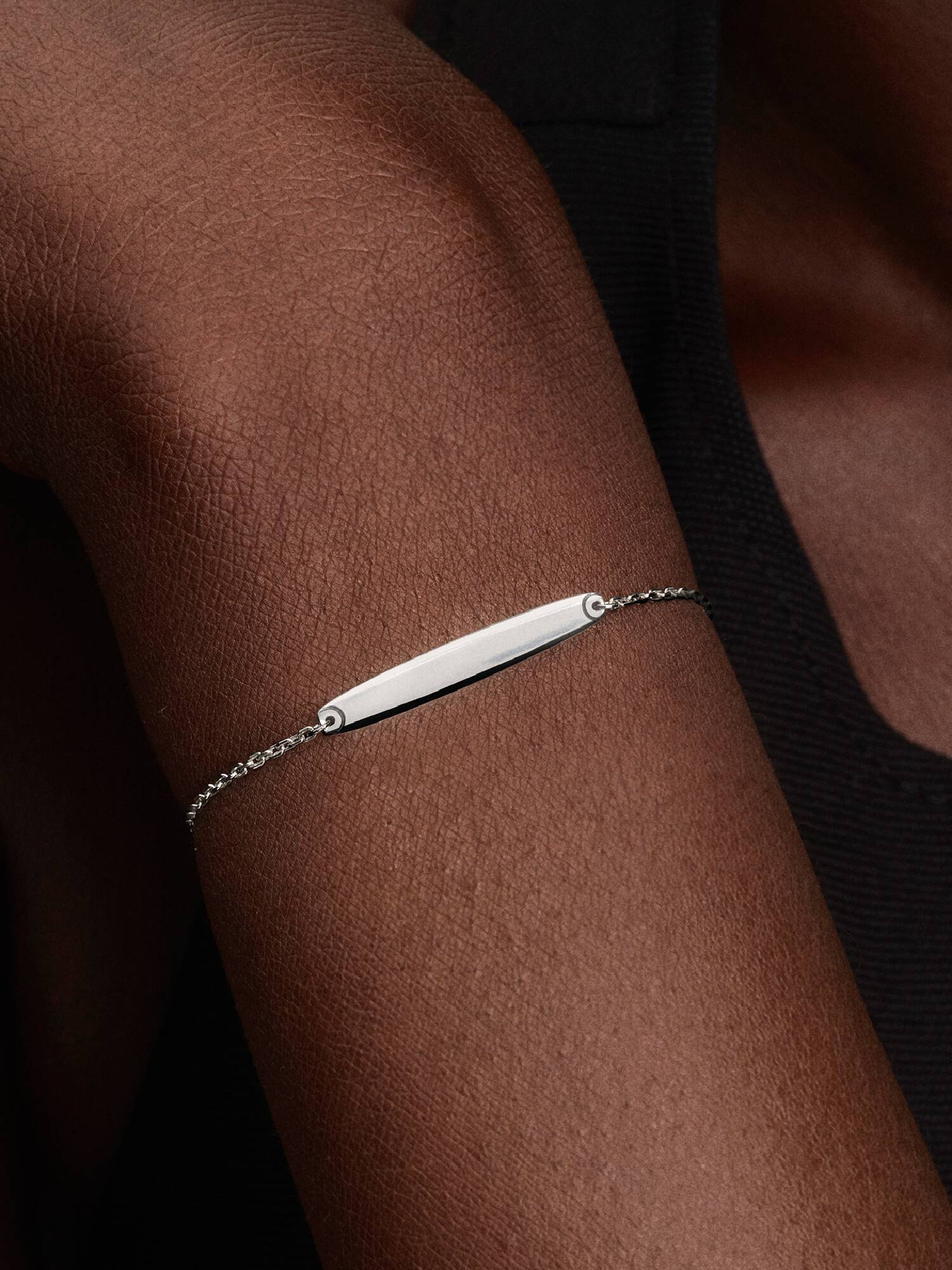 Schakelarmband met graveerbaar staafje