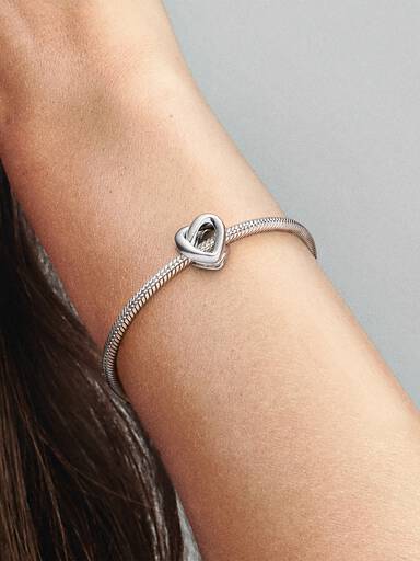 Knotted Heart Bedel