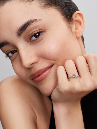 Sparkling Wishbone Hart Ring