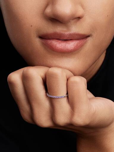 Sprankelende Paarse Halve Eternity Bandring