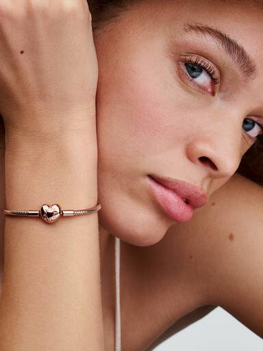 Pandora Moments slangenarmband met hartsluiting