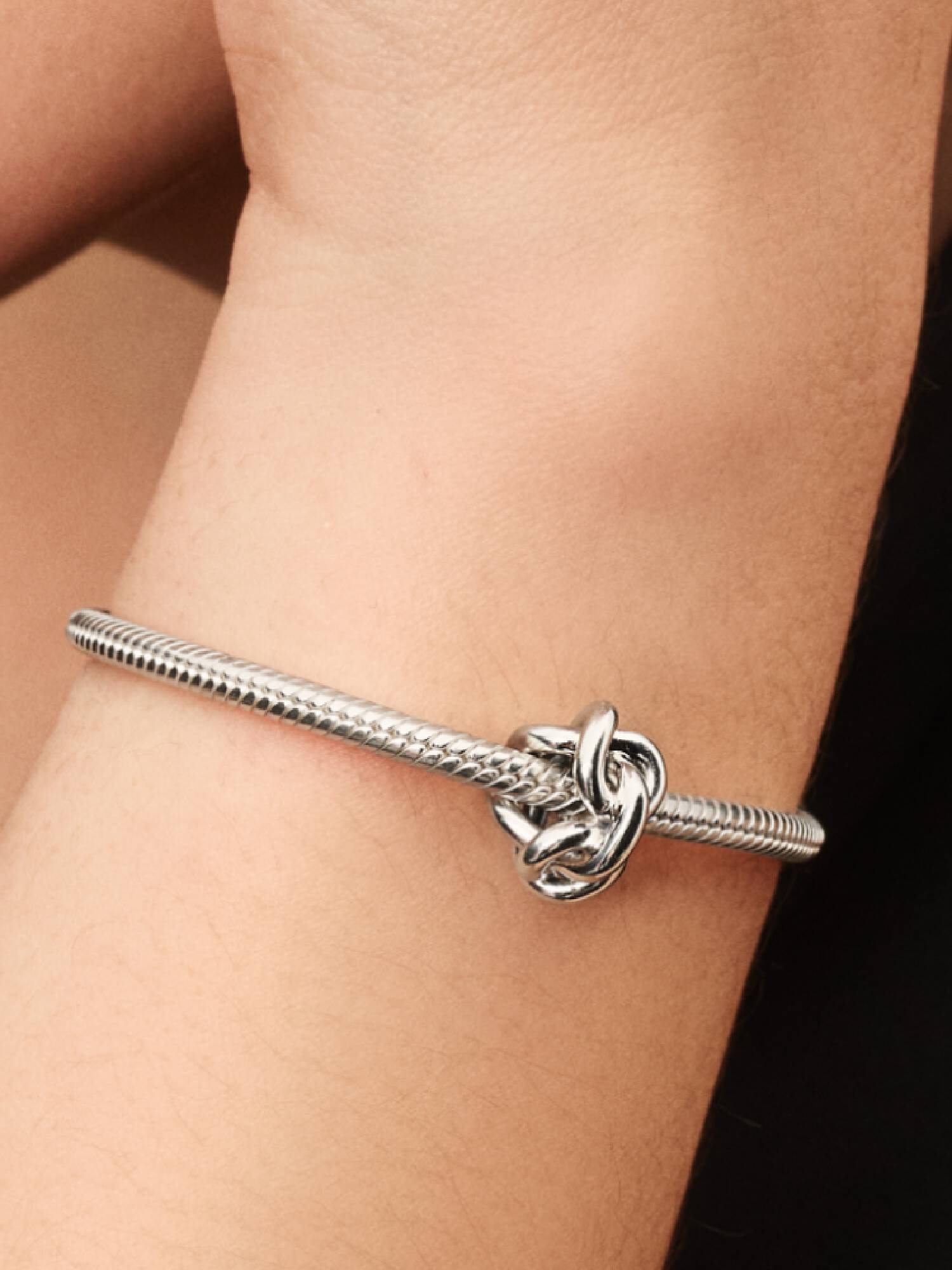 Infinity Knot-bedel