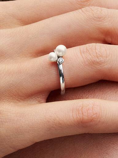 Ring met Twee Behandelde Gecultiveerde Zoetwaterparels