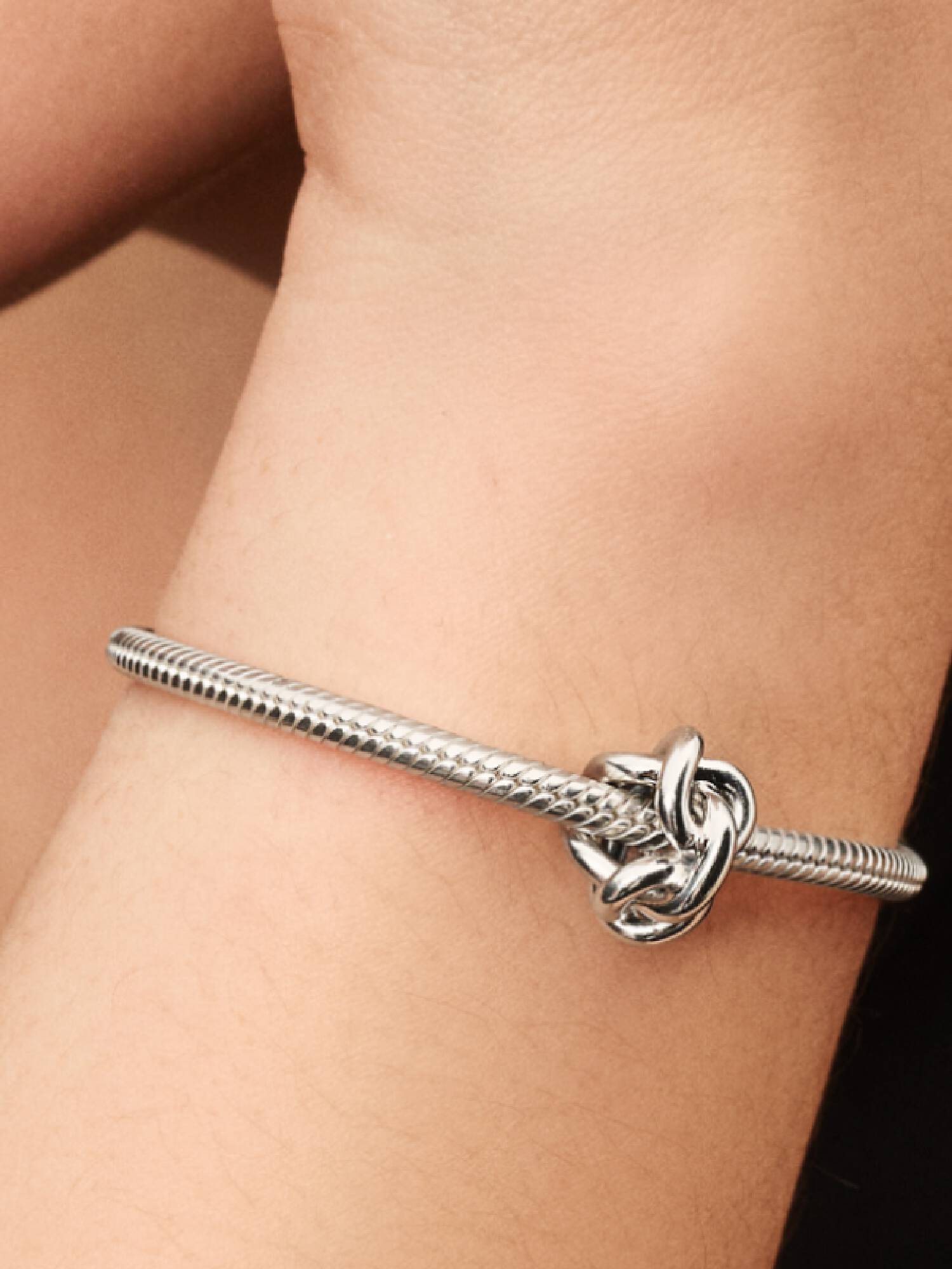 Infinity Knot-bedel