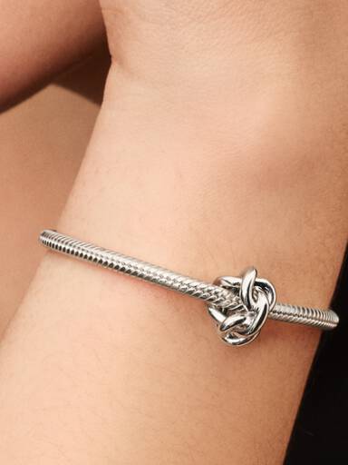 Infinity Knot-bedel