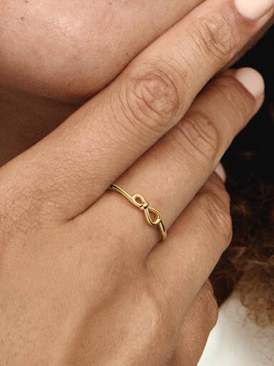 Oneindigheidsknoop ring