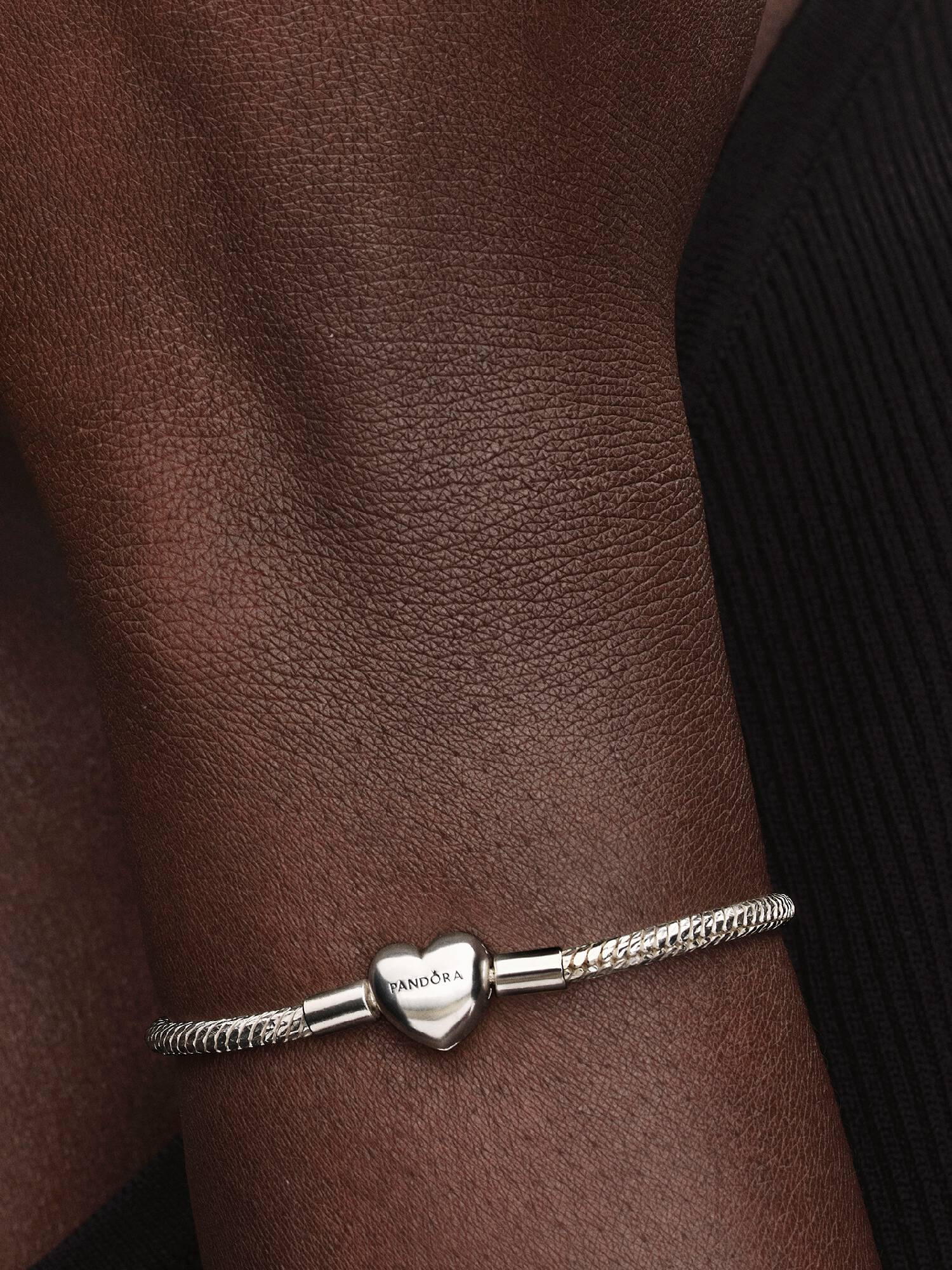 Snake-chain armband met facet geslepen schakels en hartsluiting