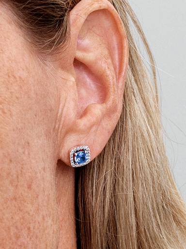 Sprankelende oorknopjes met vierkante blauwe halo
