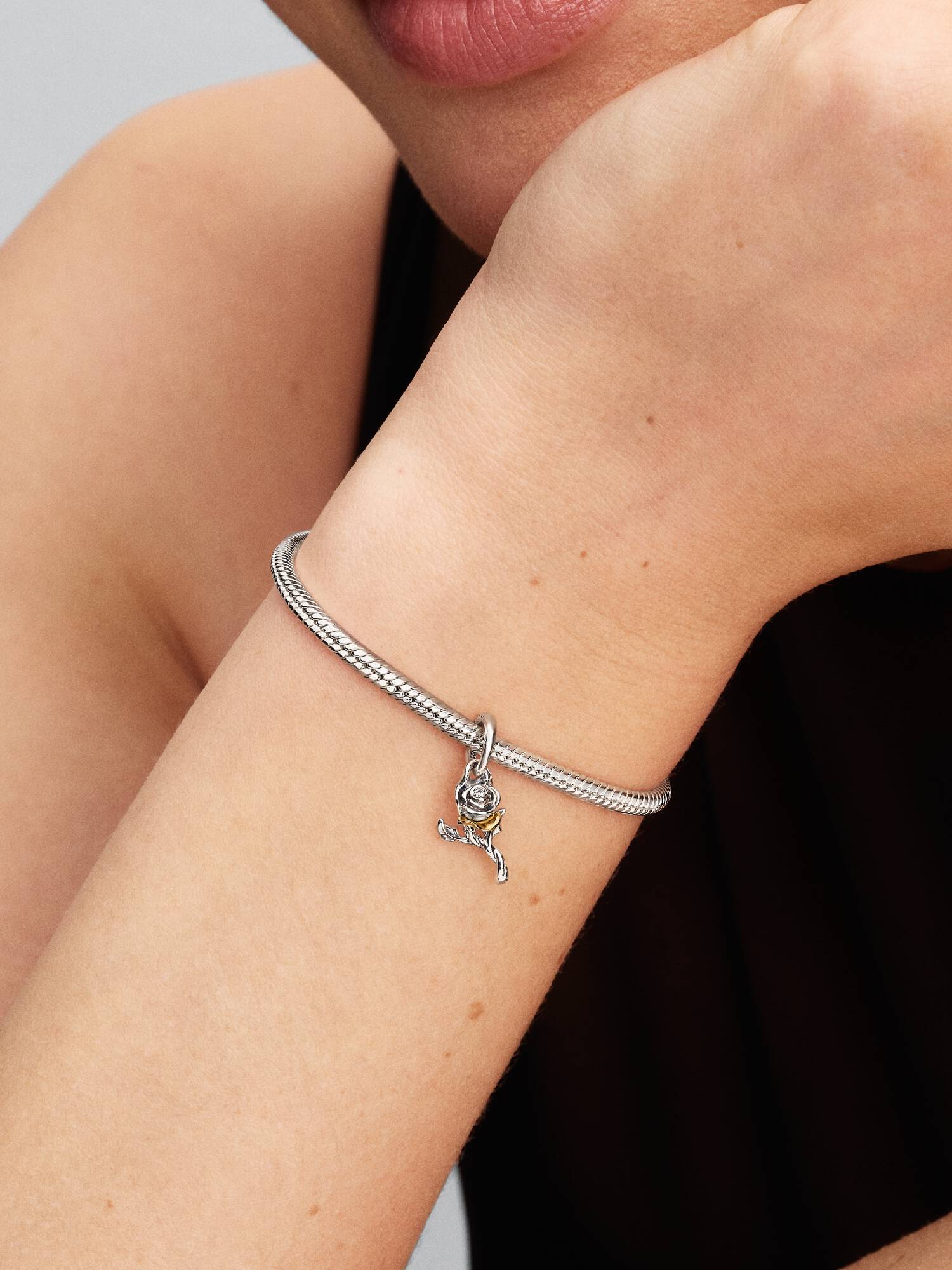 Disney Belle Betoverde Roos Hangende Bedel met in het laboratorium gemaakte diamant 